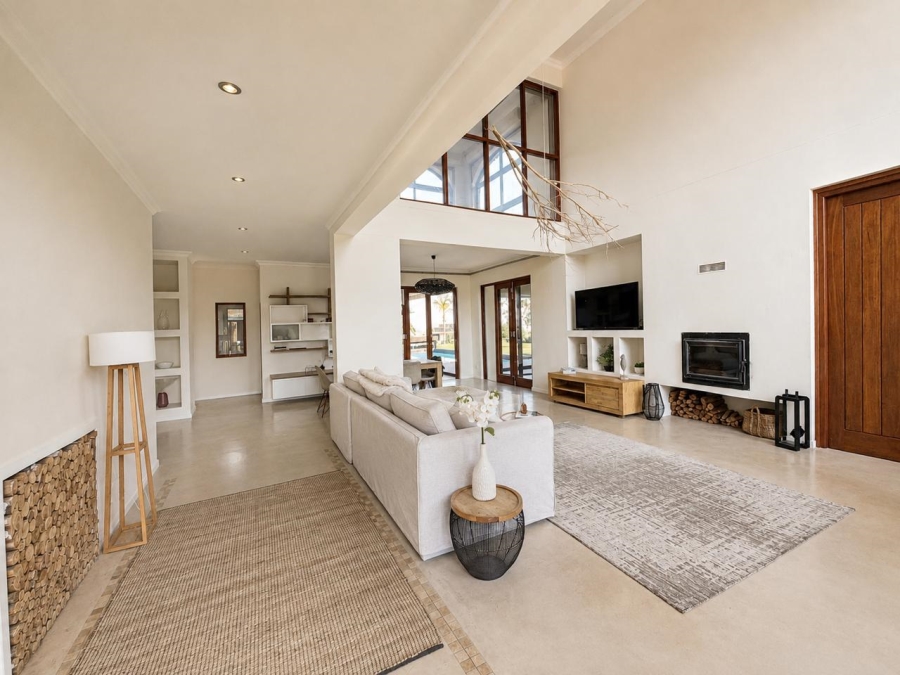 To Let 4 Bedroom Property for Rent in Klein Zevenwacht Western Cape